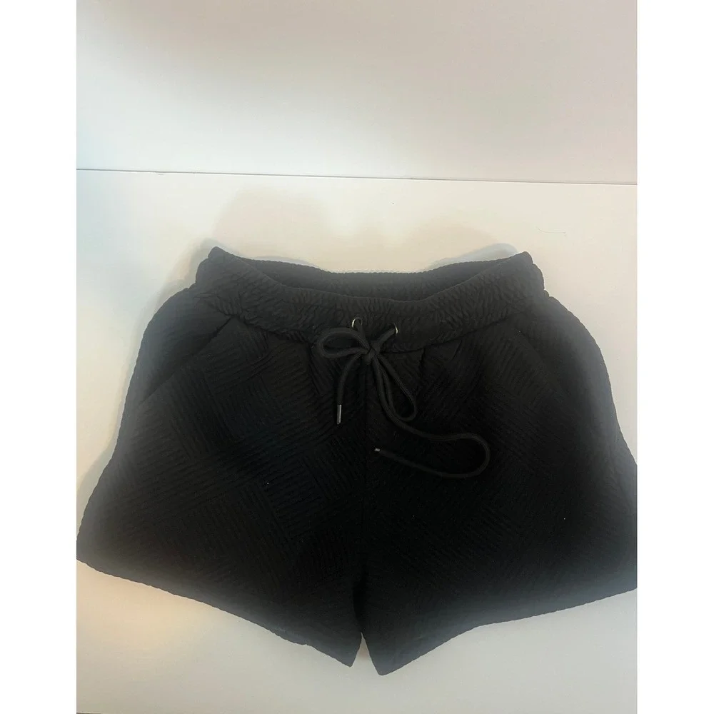 See and Be Seen Black Textured Quilted Knit Drawstring Shorts Small